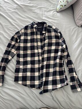 Men's Black and White Plaid Long-Sleeve Button-Down Shirt